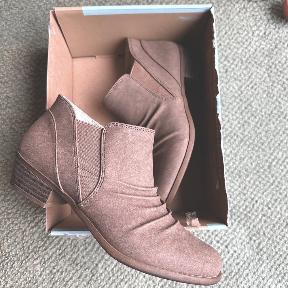 LifeStride Aurora Shootie Brown Boot size 8.5